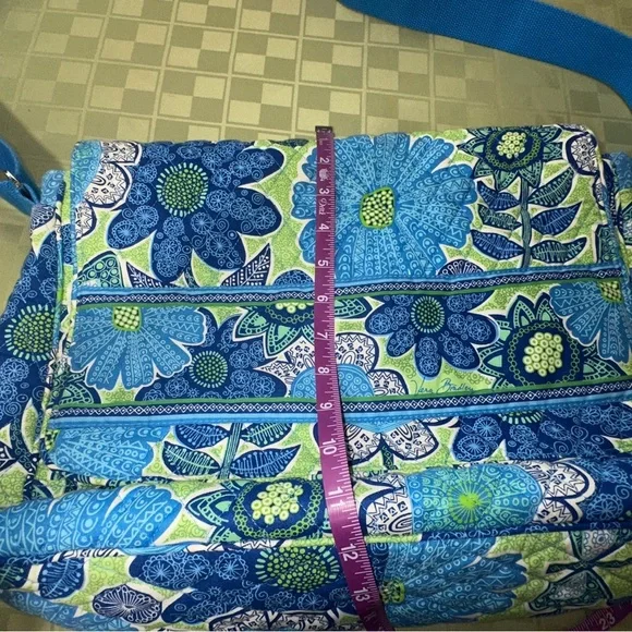 Vera Bradley Retired 2012 Doodle Daisy Messenger Crossbody - Picture 8 of 10